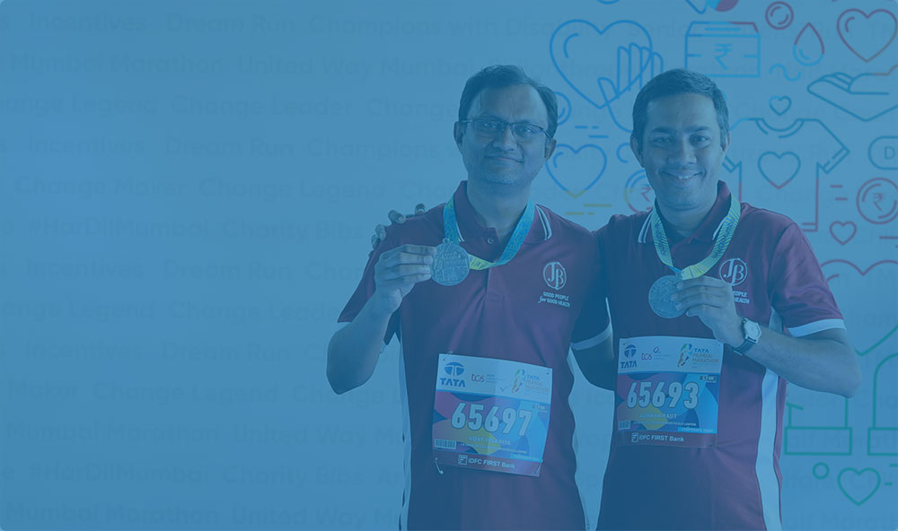 TMM runners holding up their medals